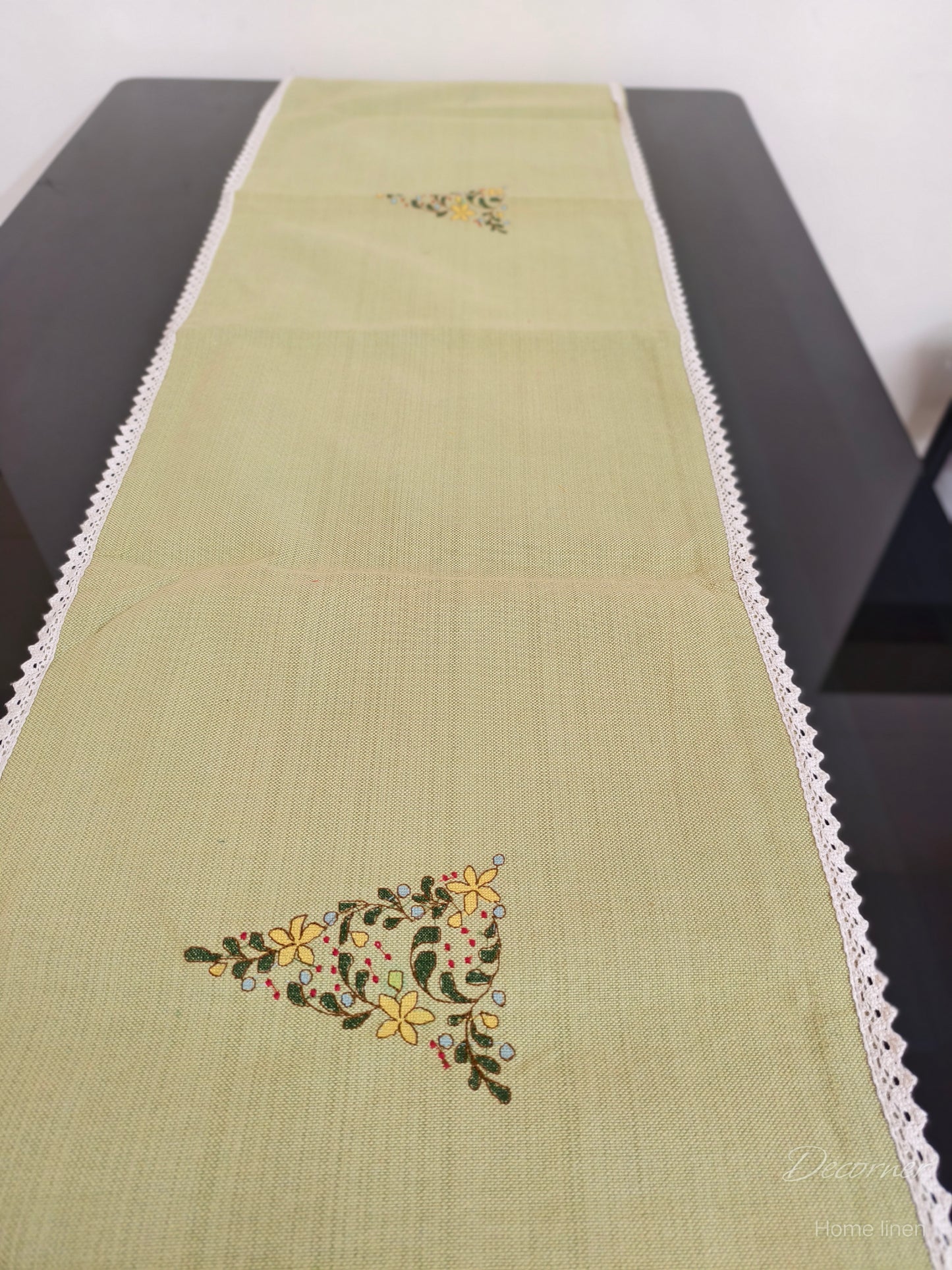 Table Runner 6 seater